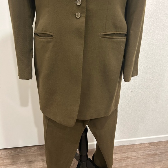 Jones of New York 2 pice suit - Picture 3 of 8